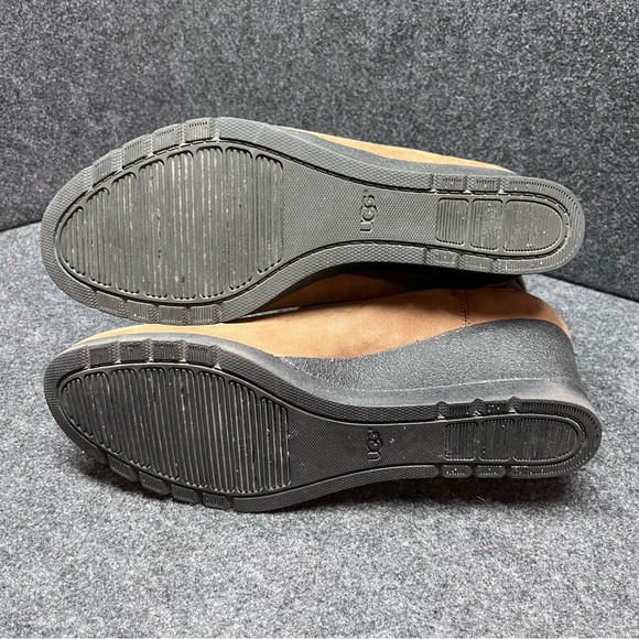 UGG Women's Indra waterproof wedge boot in the stout color and size 9.5 - Picture 8 of 10